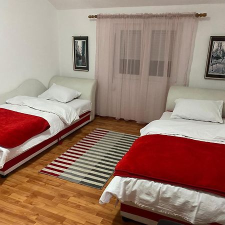 Apartmani Breze Podgoriţa Exterior foto