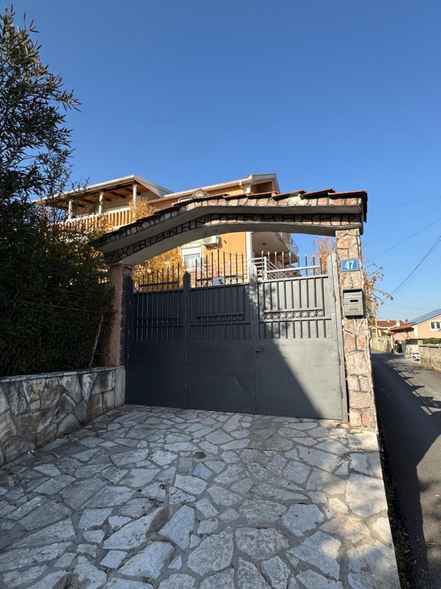 Apartmani Breze Podgoriţa Exterior foto